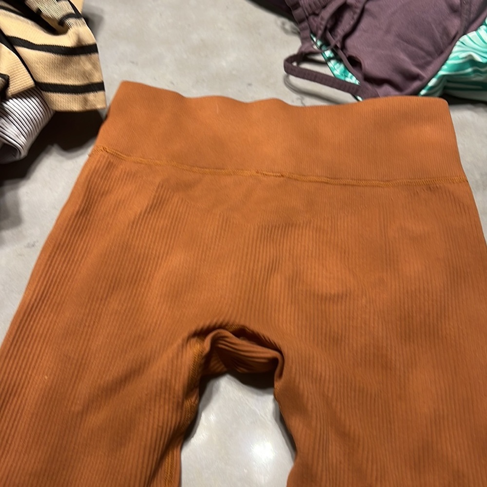 Very Good Condition Color Rust - image 4